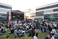 On 14 May 2022, Hochschule Düsseldorf – University of Applied Sciences (HSD) could finally celebrate its 50th anniversary – and the response exceeded everything all organisers had hoped for: Several thousand people came to celebrate during the day and well into the night, creating a unique atmosphere on campus and enjoying wonderful weather.